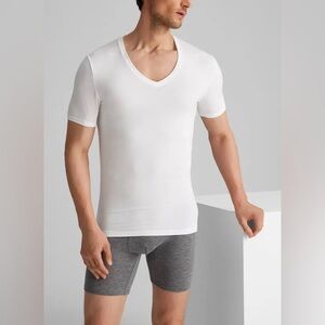 TOMMY JOHN men’s Cool Cotton V-Neck 
Stay-Tucked Undershirt